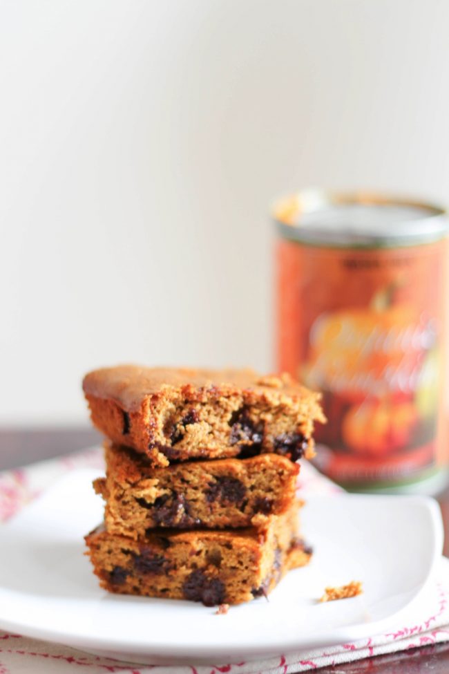 flourless-pumpkin-chocolate-chip-bars flourless-pumpkin-chocolate-chip-bars